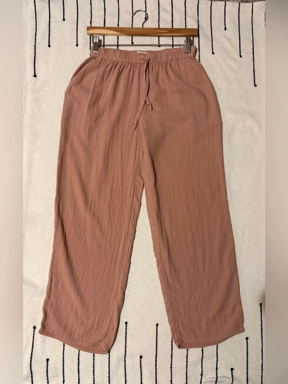Aritzia Wide Leg Pants in Dusty Rose - Picture 1 of 10